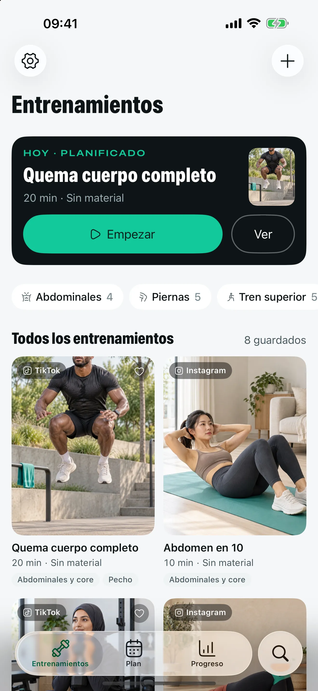 La biblioteca de entrenamientos de Stako en iPhone, con el entrenamiento de hoy y rutinas guardadas de TikTok e Instagram